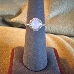 Elegant Silver Ring with White Gemstone